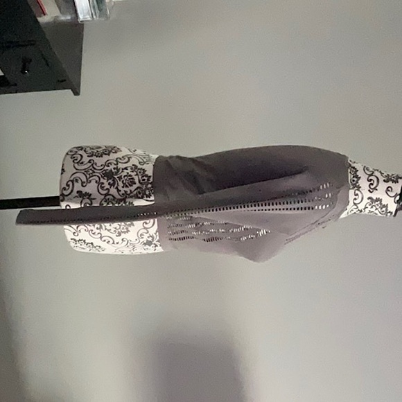 BNWT garage long sleeve grey top with cut outs - Picture 5 of 7